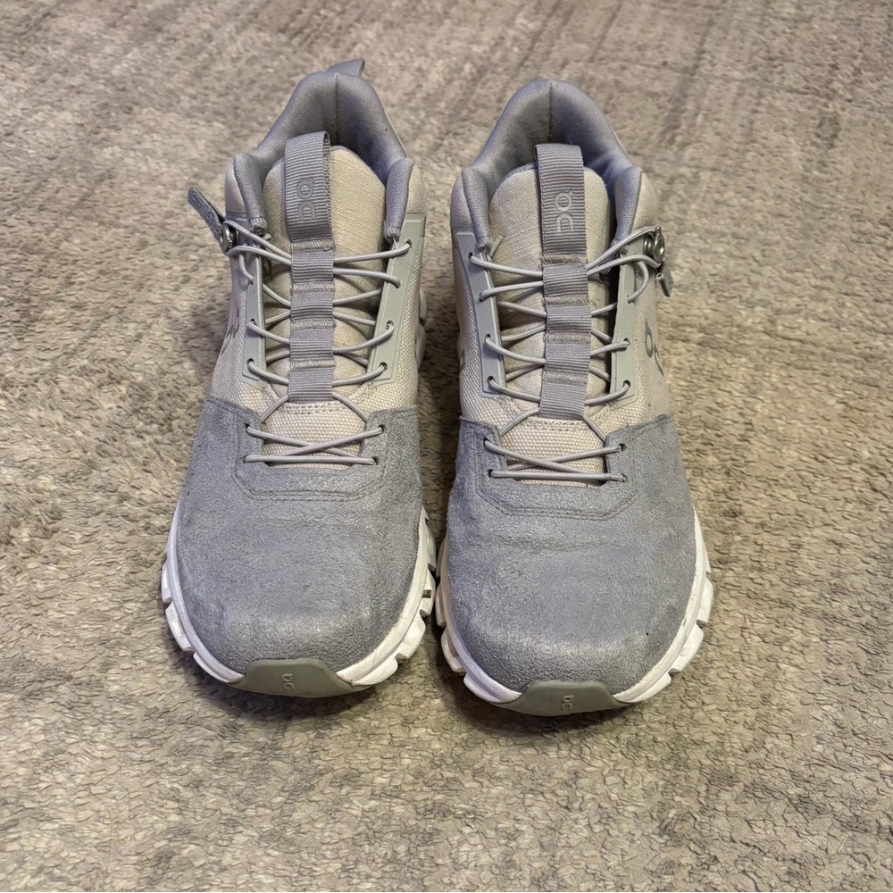 On Running Cloud Hi Sneaker